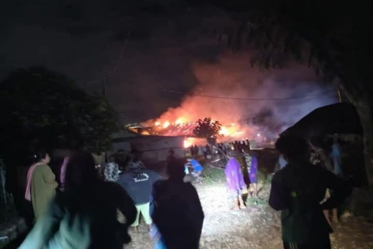 Rumah milik penjual eceran BBM di Bima ludes terbakar