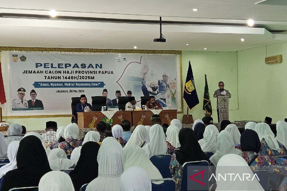 Penjabat Gubernur Papua harap 1.076 calon haji jaga kesehatan selama beribadah