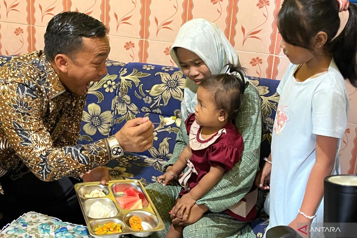 Minister urges free meals reach all families
