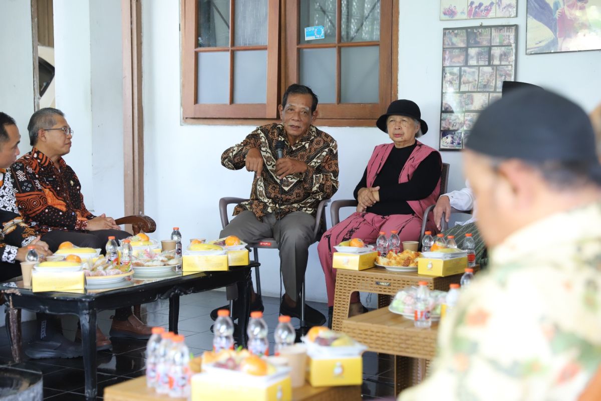 Pemkab Sleman kunjungi mantan pimpinan daerah untuk jaring masukan untuk masa depan Sleman