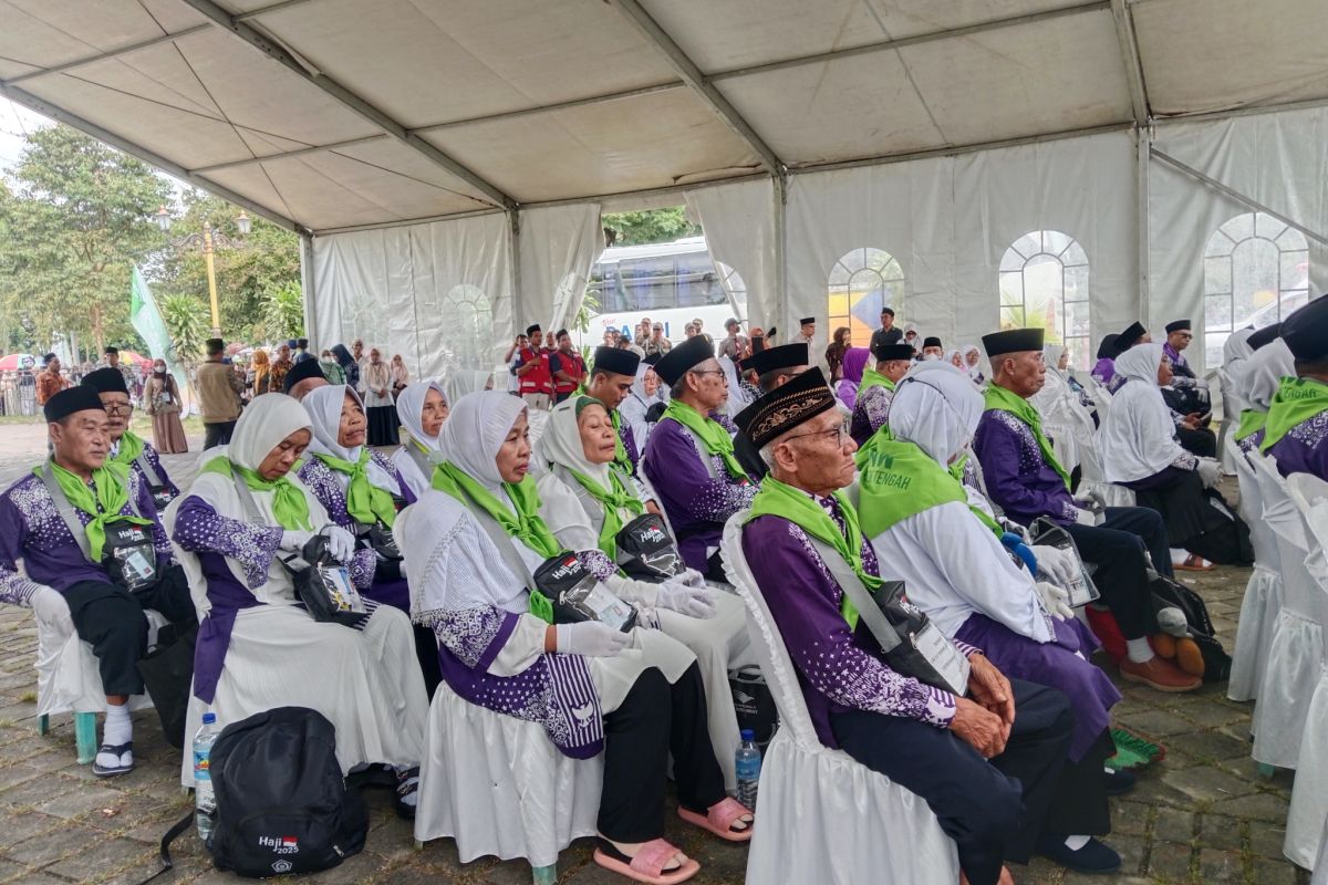 Sebanyak 816 calon haji Lombok Tengah berangkat ke Tanah Suci