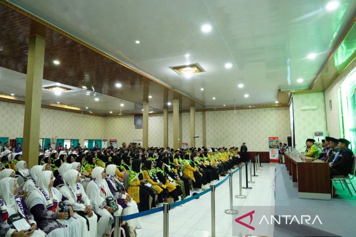JCH Kloter 03 dari Kalteng masuk Asrama Haji Banjarbaru 