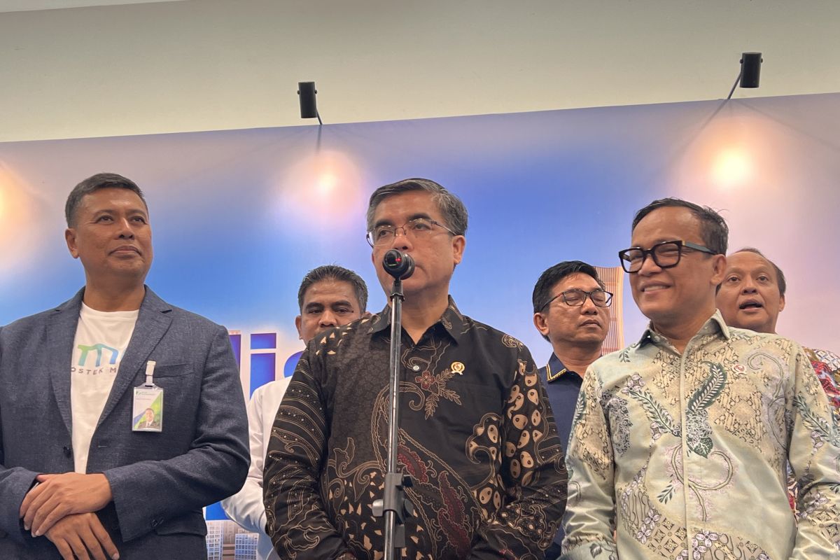 Minister urges social security for online taxi drivers