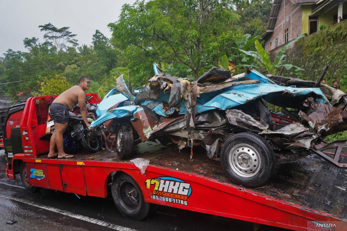 Anggota DPR minta polisi usut kecelakaan tewaskan 11 guru di Purworejo