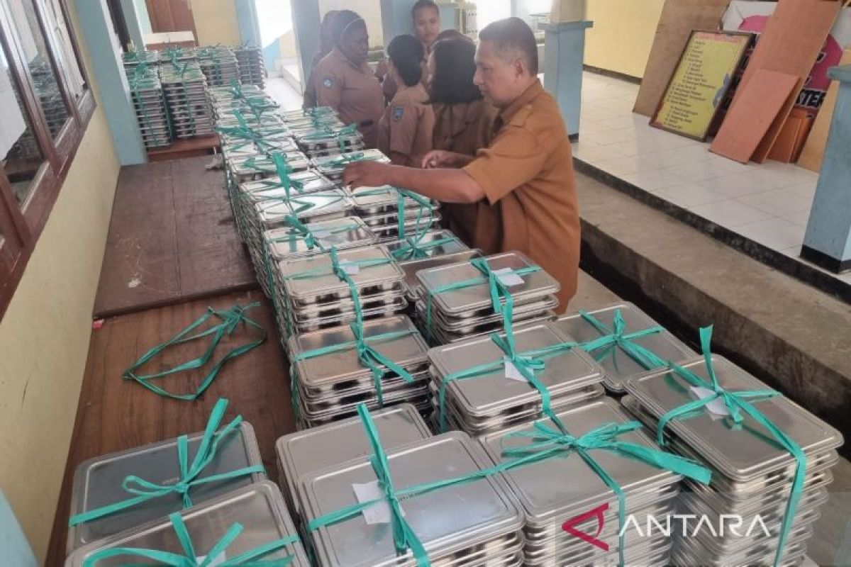Sembilan SMP di Manokwari laksanakan program MBG