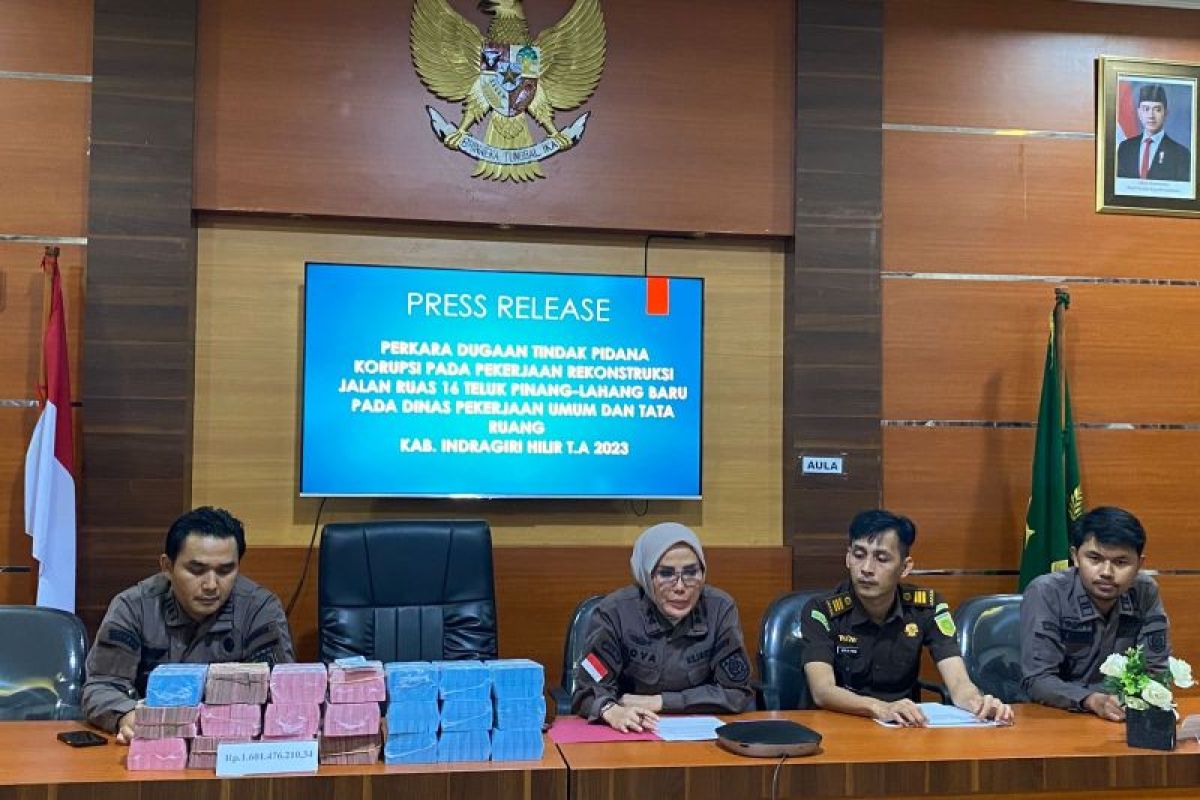 Kejari Inhil terima pengembalian dana korupsi pekerjaan rekontruksi jalan sebesar 1,6 M