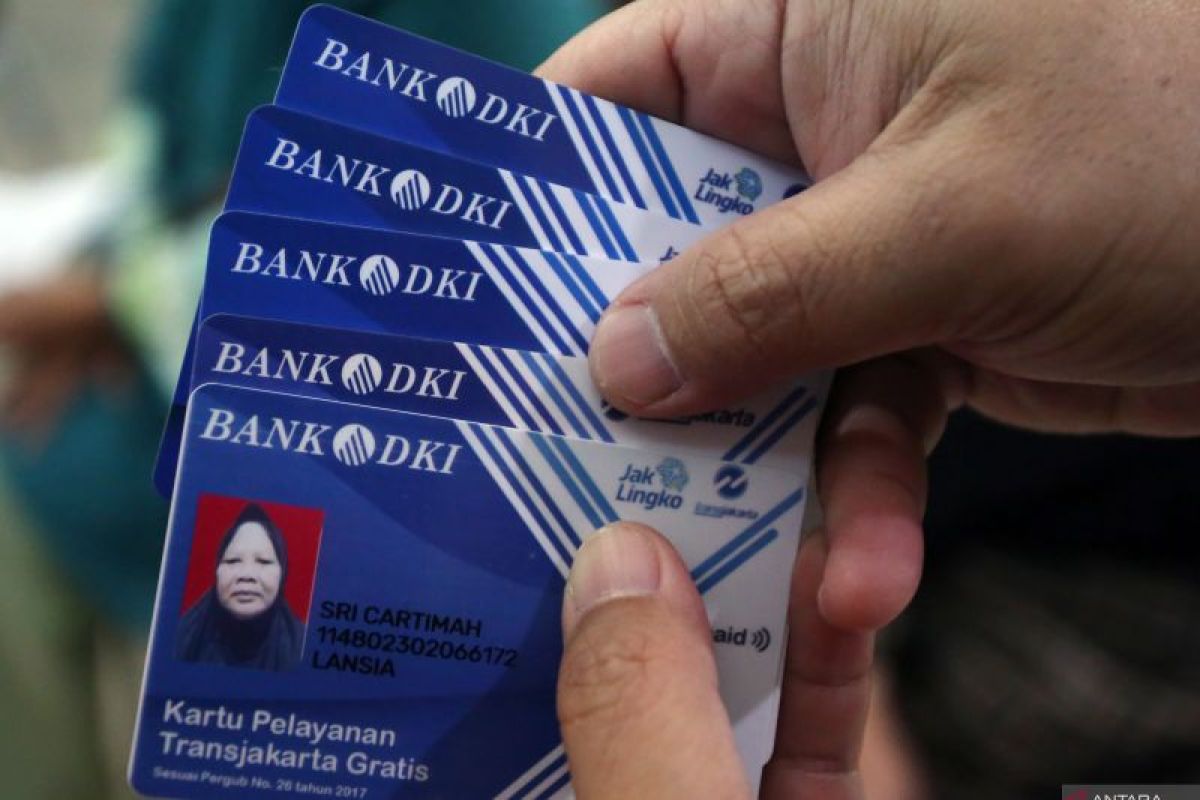 3.368 kartu layanan gratis Transjakarta dibagikan di Jakarta Barat