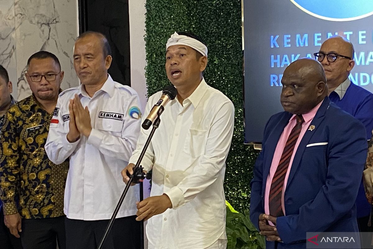 Gubernur Jabar sebut tidak ada syarat vasektomi untuk terima bansos