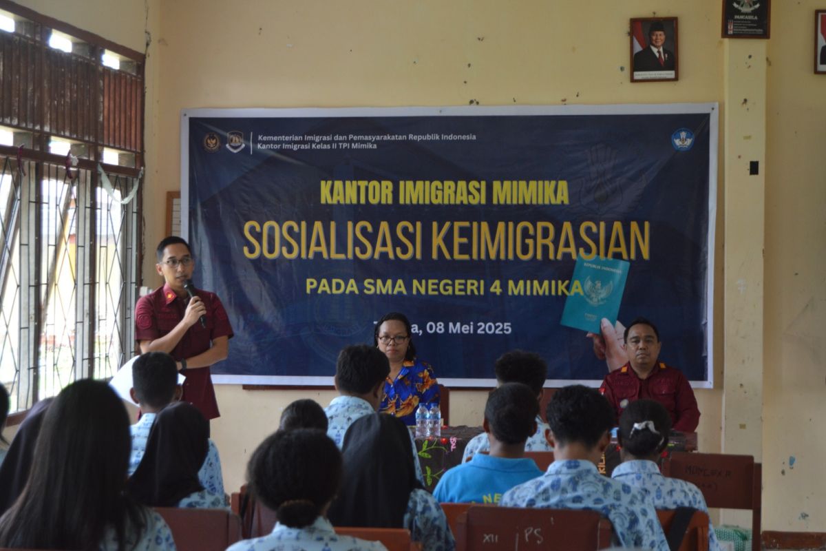 Imigrasi beri sosialisasi keimigrasian ke siswa SMAN 4 Mimika