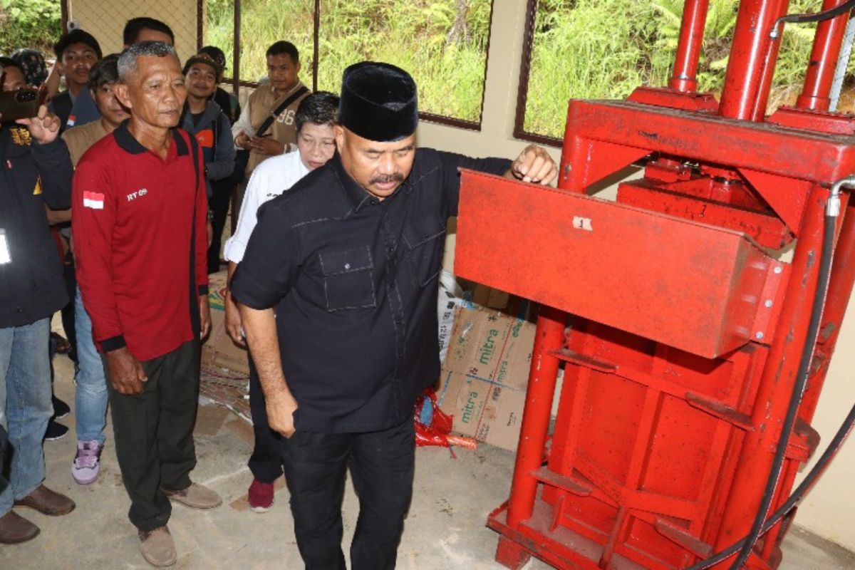 Bupati Kukar minta pengelolaan sampah jadi peluang usaha baru