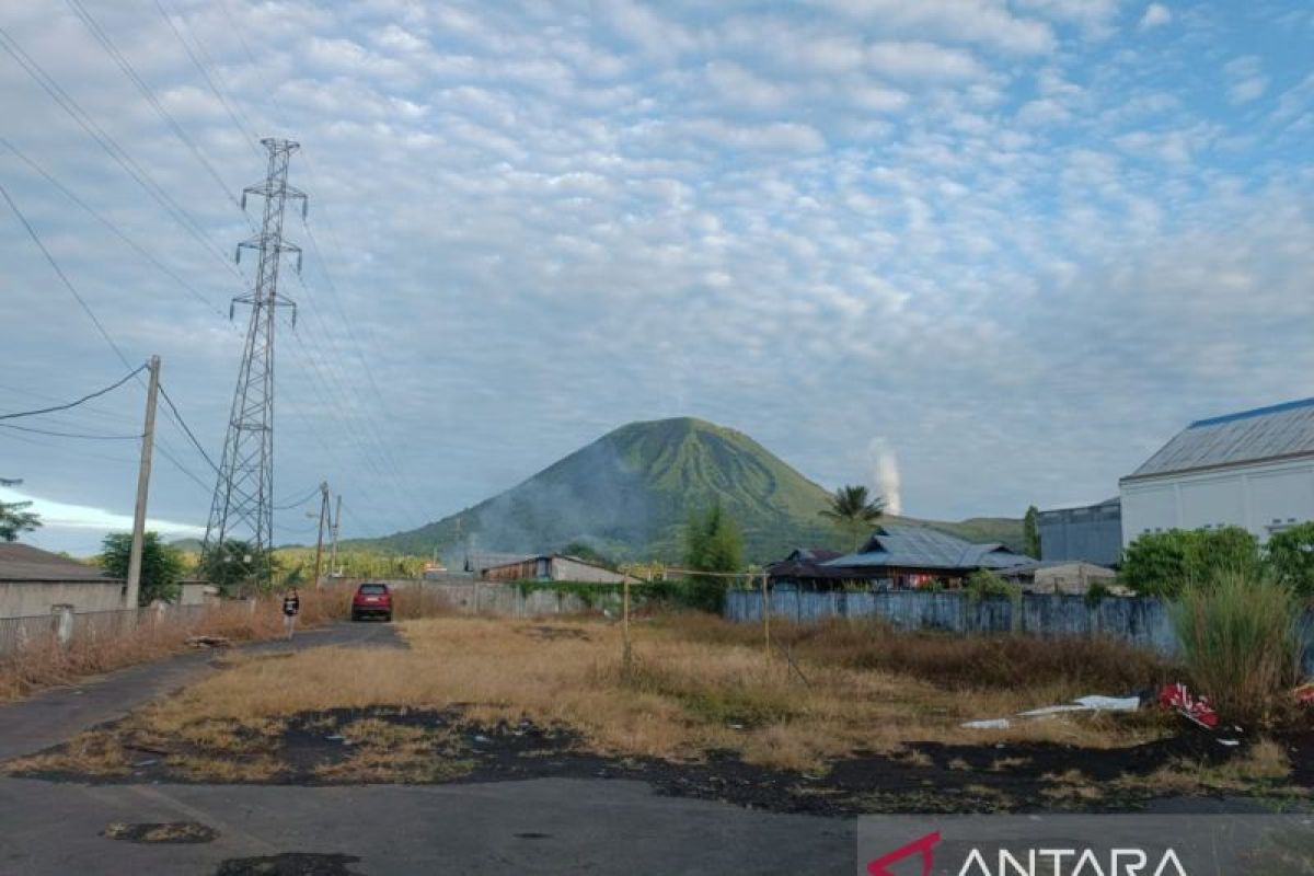 ESDM: Masyarakat jauhi radius 1,5 kilometer kawah Gunung Lokon