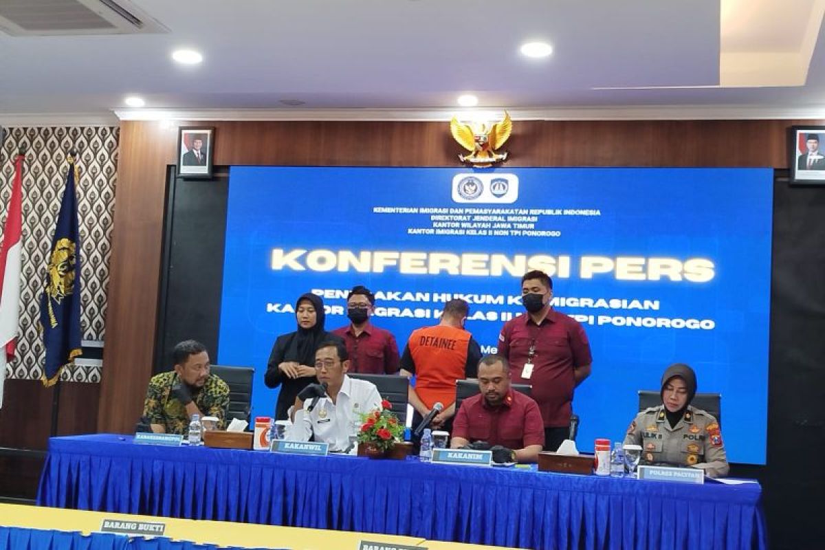 Imigrasi Ponorogo deportasi WNA Irak yang langgar izin tinggal
