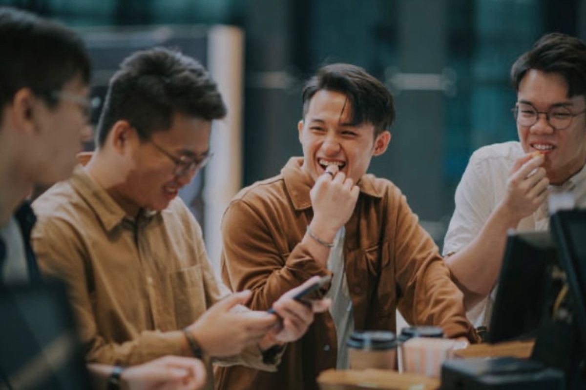 Butuh alasan nongkrong? Ilmuwan ungkap pria harus bertemu teman dua kali seminggu