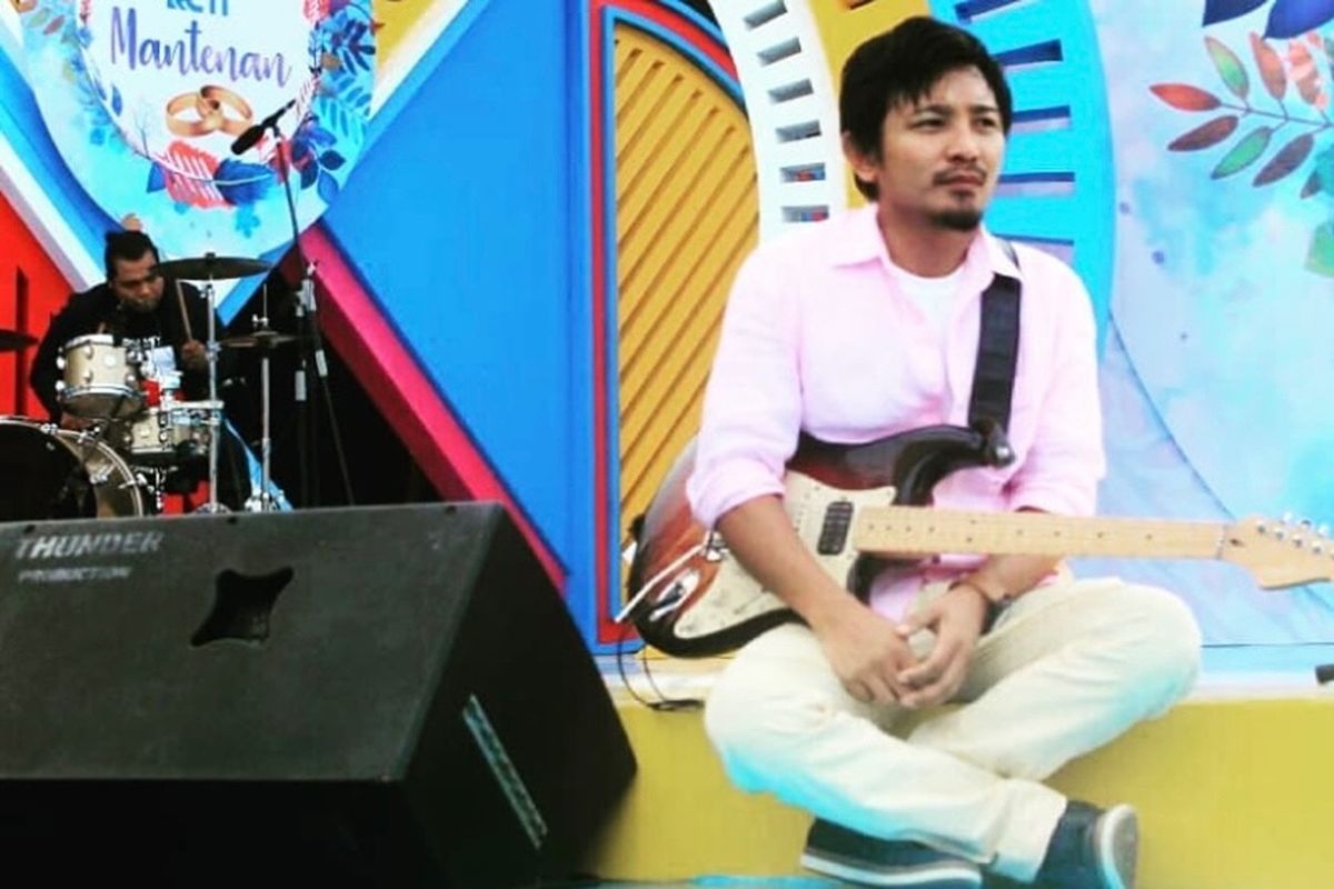 Zul Zivilia tampil di luar lapas dengan gelang GPS di kaki