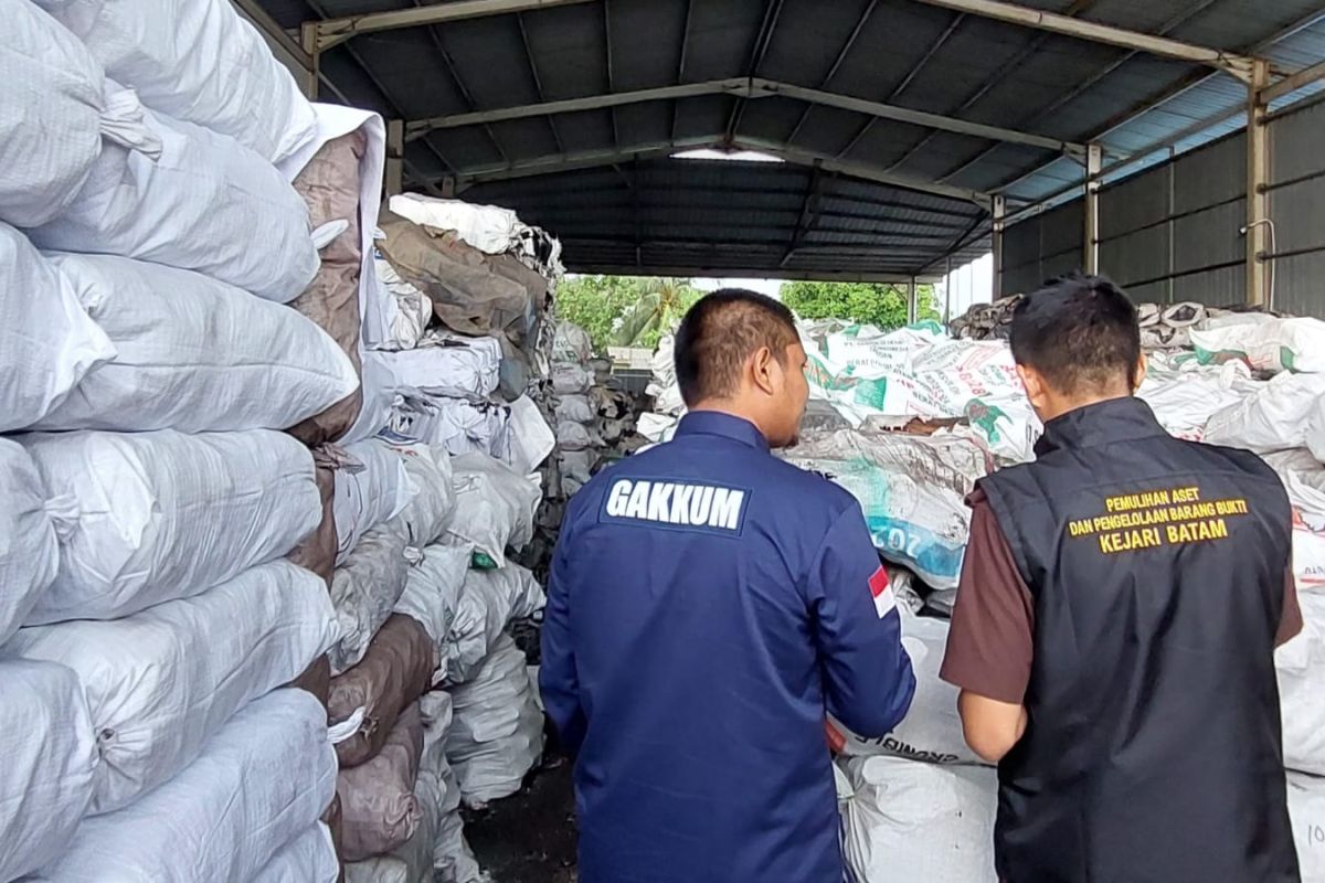Kemenhut proses hukum pelaku penampung 185 ton arang bakau ilegal