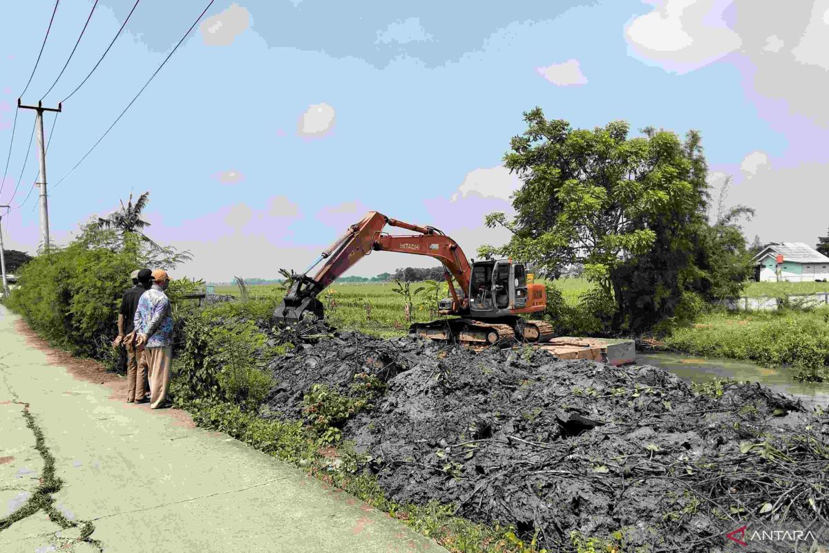 Pemkab Bekasi gencarkan kegiatan normalisasi sungai di wilayah Pebayuran