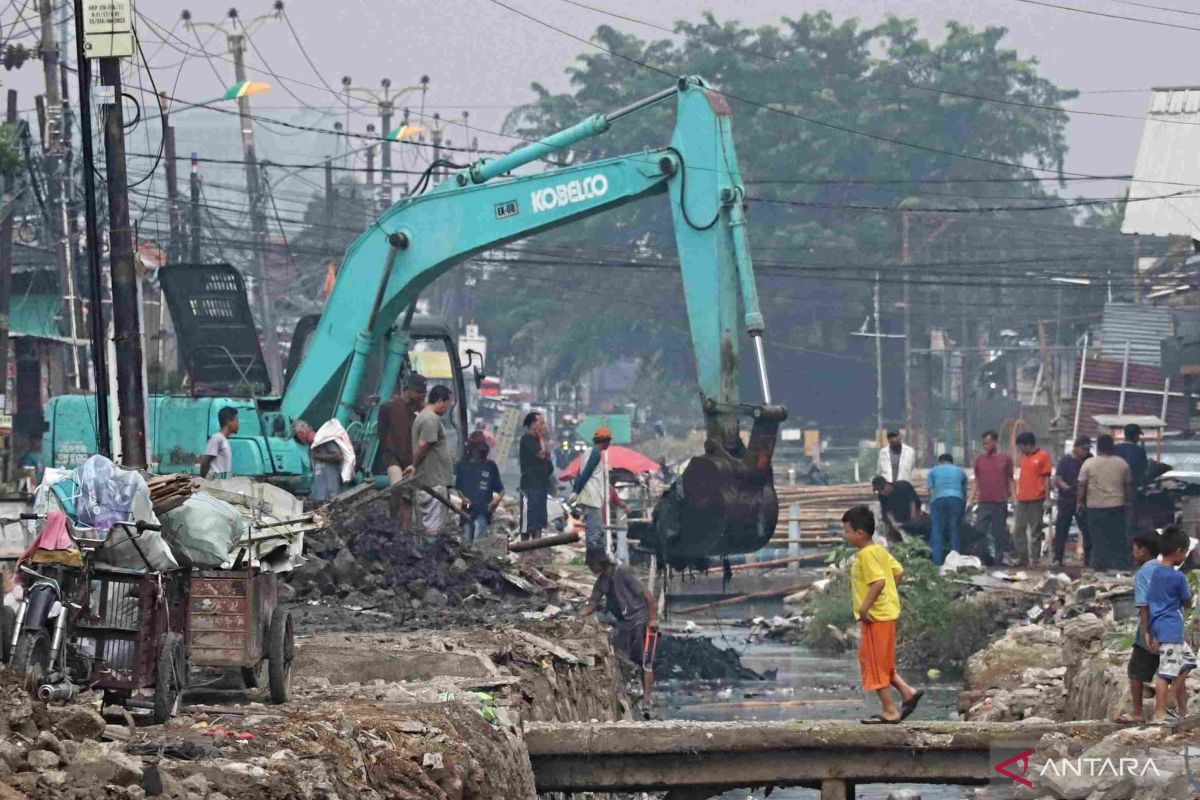 Pemkab Bekasi normalisasi di total 65 titik bantaran sungai usai penertiban bangunan liar