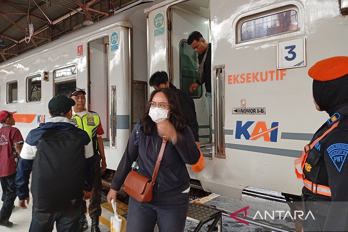 KAI Purwokerto siapkan 17 perjalanan KA saat libur panjang Waisak