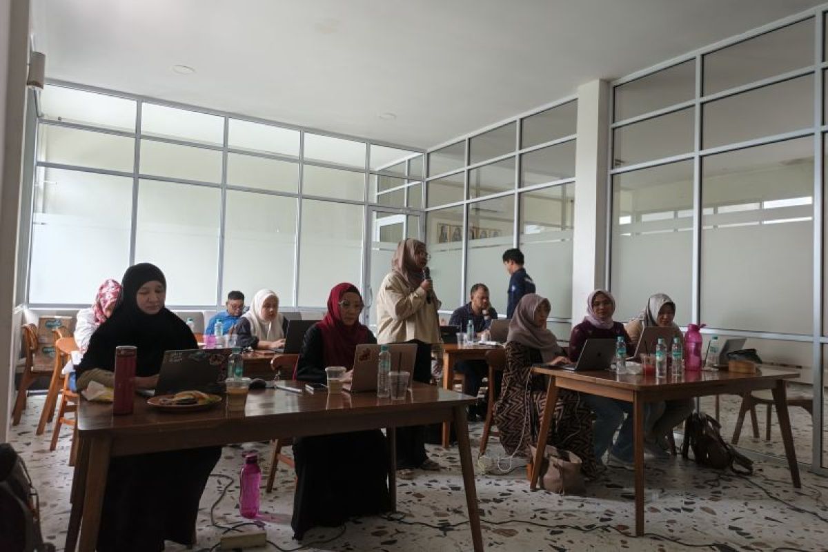 Fisipol Untan dan AJI Latih Dosen Gunakan AI untuk Riset dan Cek Fakta