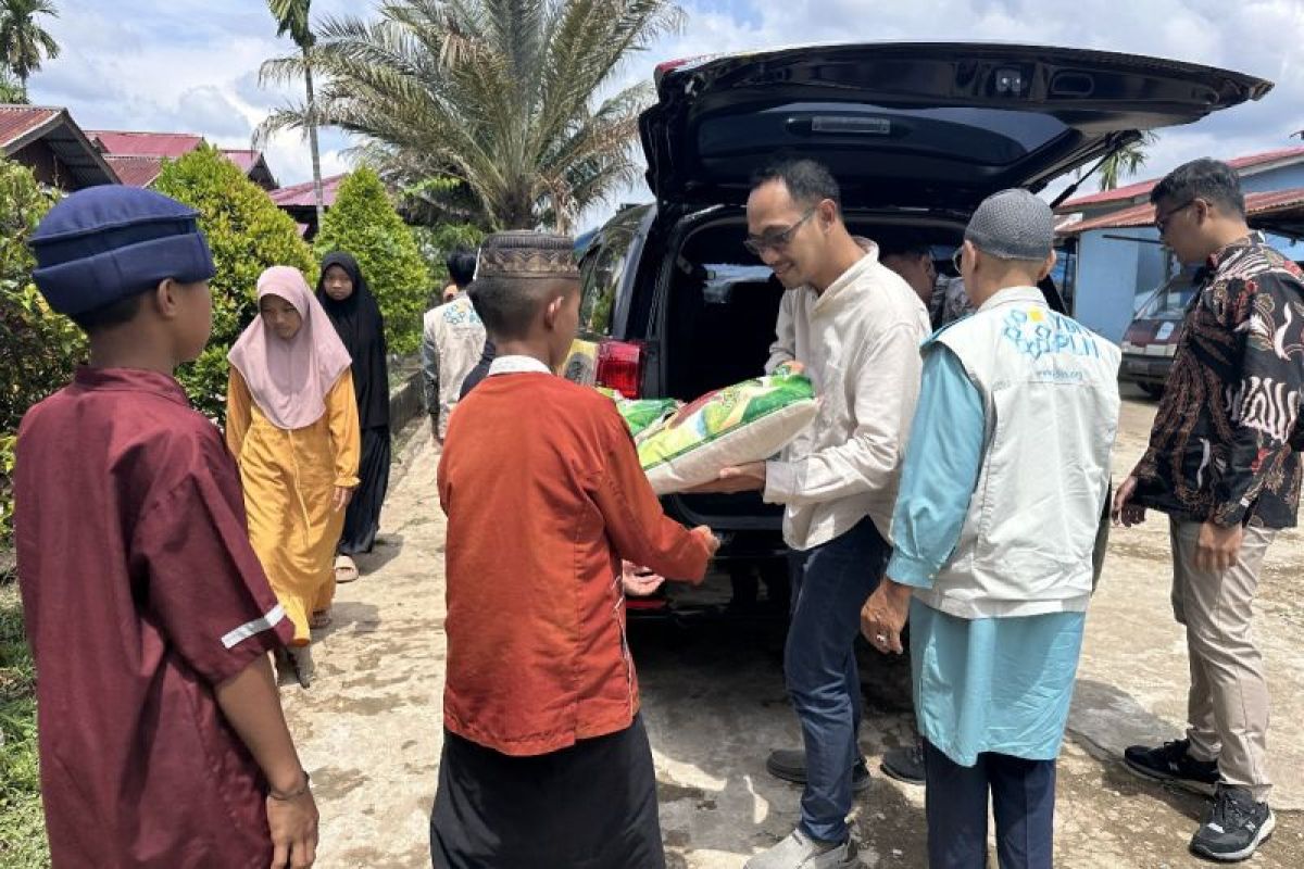 YBM PLN hadirkan cahaya kepedulian di Pesantren Baitul Hikmah