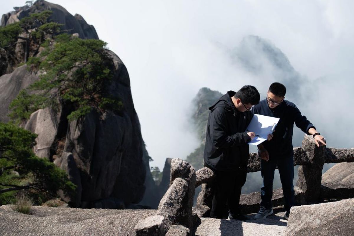 Gunung Huangshan seimbangkan pariwisata dengan perlindungan ekologis