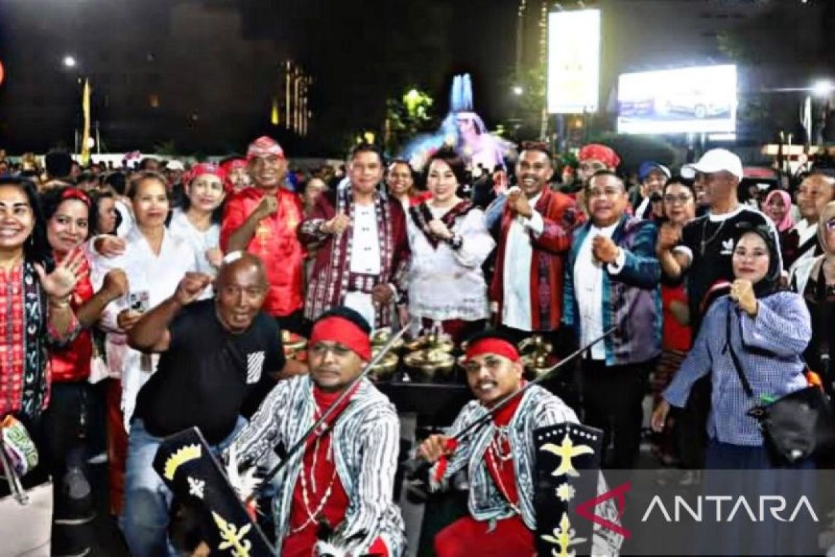 Pemkot Ambon ikuti karnaval budaya nasional di Tunjungan  Surabaya