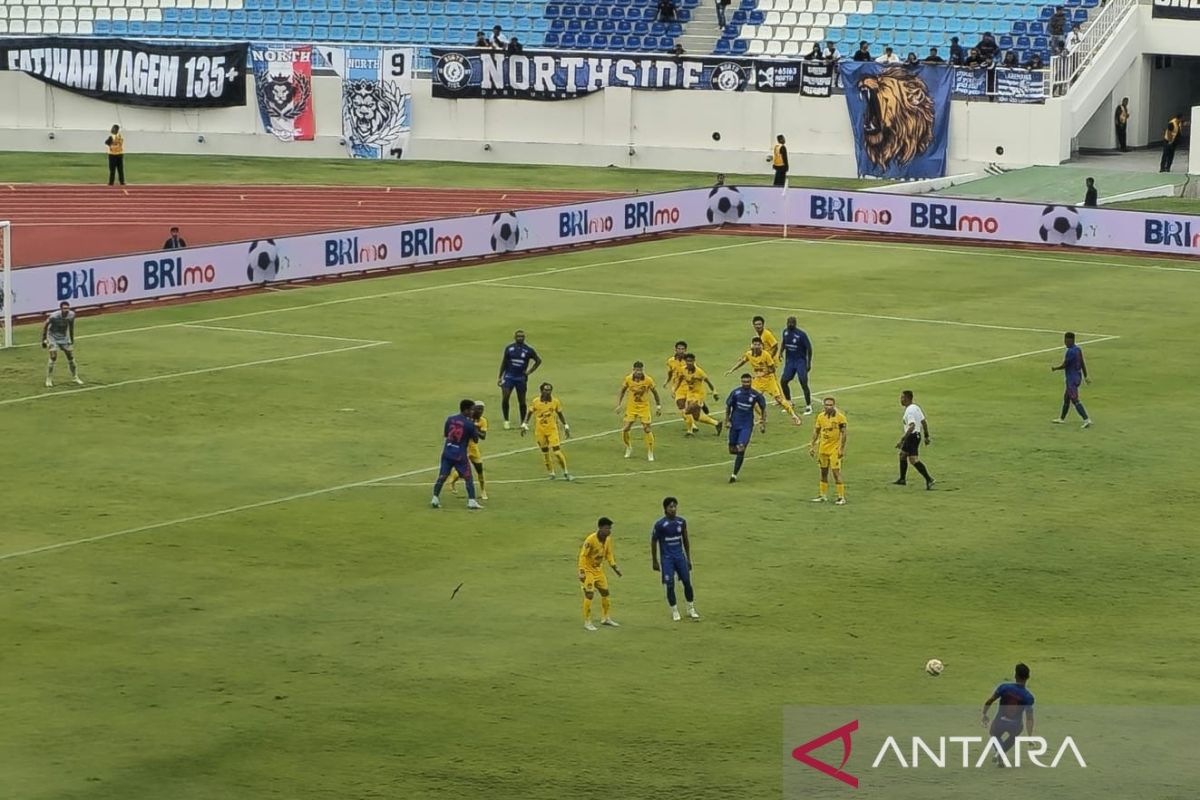Persik benamkan tuan rumah Arema FC 3-0 di Stadion Kanjuruhan