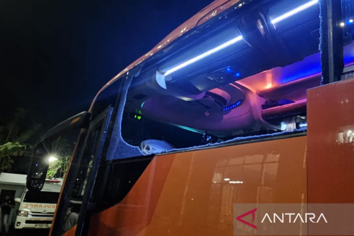 Polisi selidiki pelemparan bus tim Persik usai laga lawan Arema