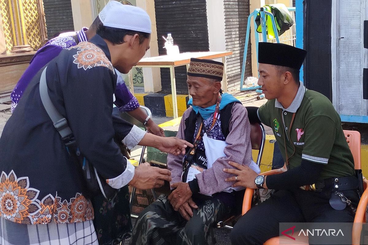 PPIH Surabaya beri penanganan medis calon haji alami gejala demensia