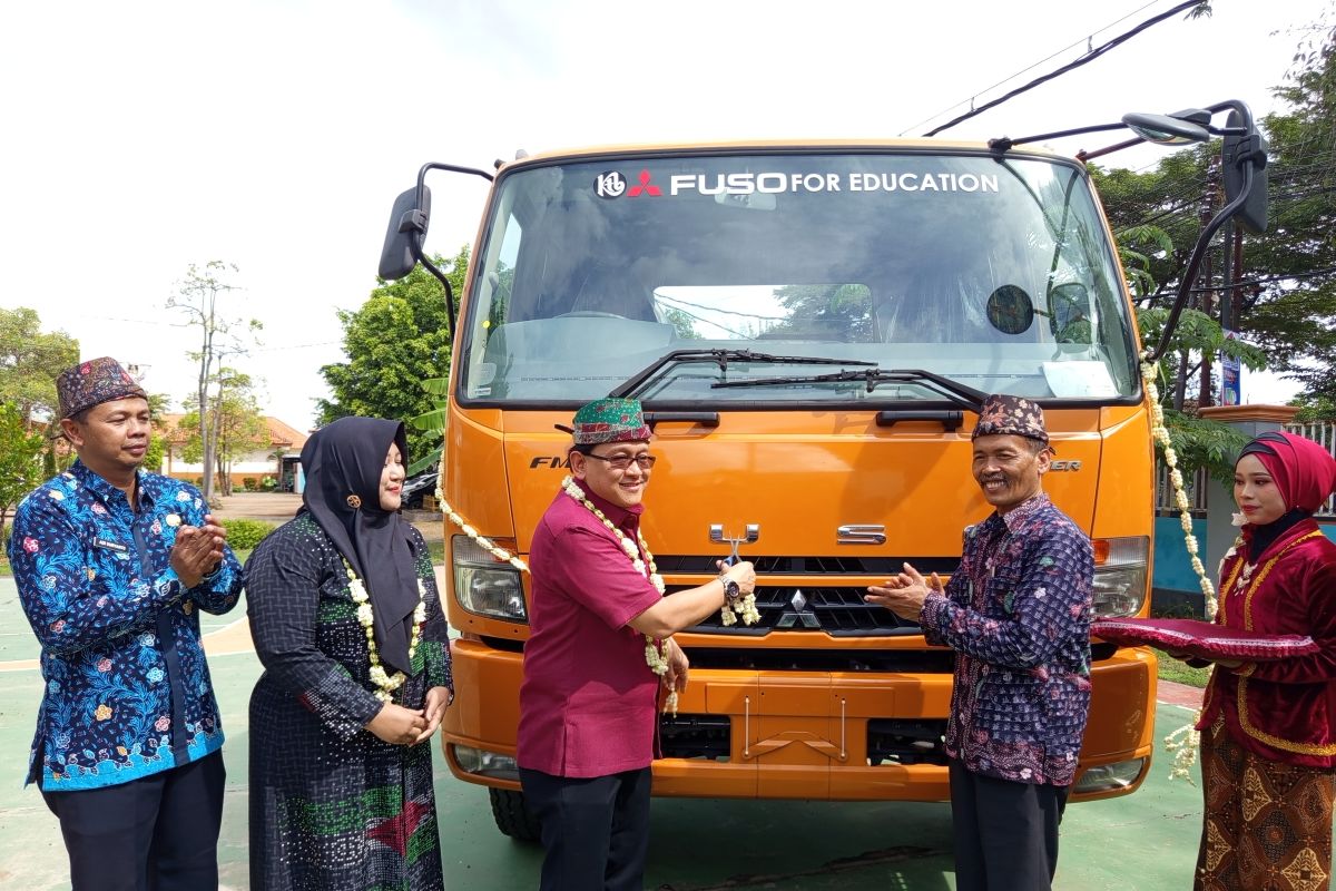 PT KTB serahkan Fighter ke SMK Negeri di Madura untuk kegiatan praktik