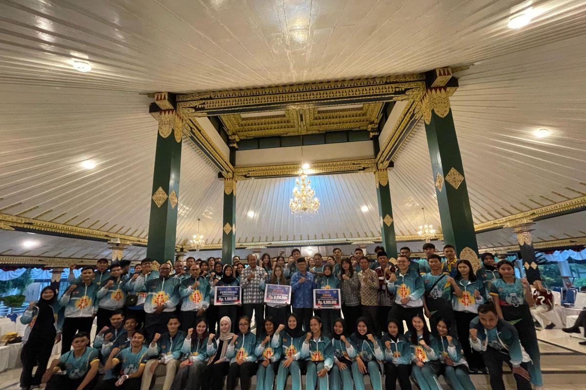 KONI Sleman memberikan tali asih kepada atlet peraih medali PON XXI