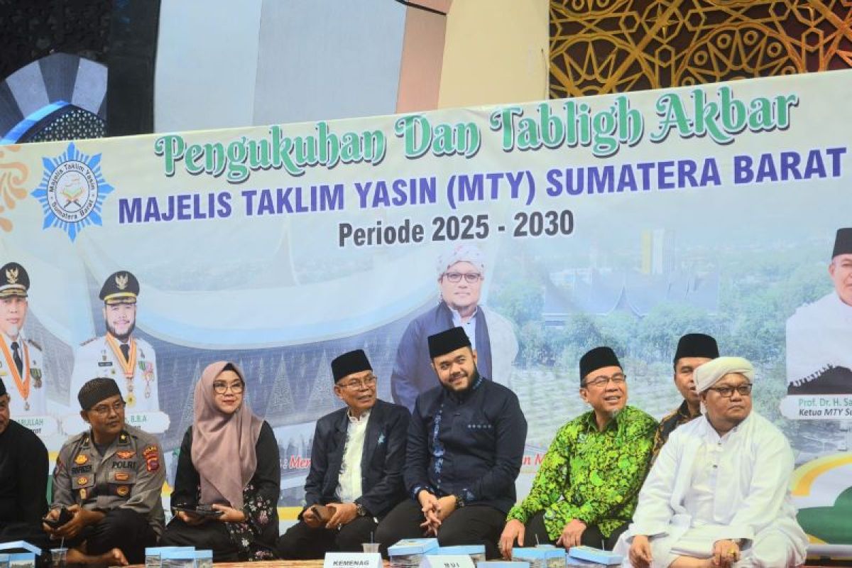 Wako Fadly Amran kukuhkan Pengurus Majelis Taklim Yasin Sumbar Periode 2025-2030