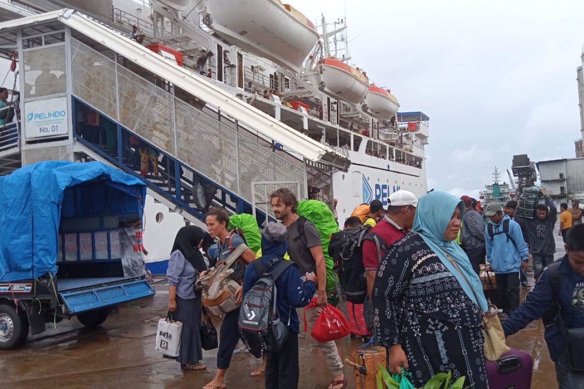 Pelindo benahi Pelabuhan Ambon tingkatkan kenyamanan penumpang