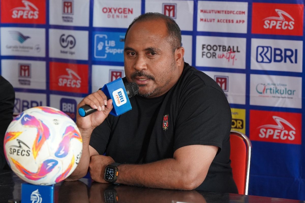 Imran Nahumarury raih penghargaan pelatih terbaik Liga I