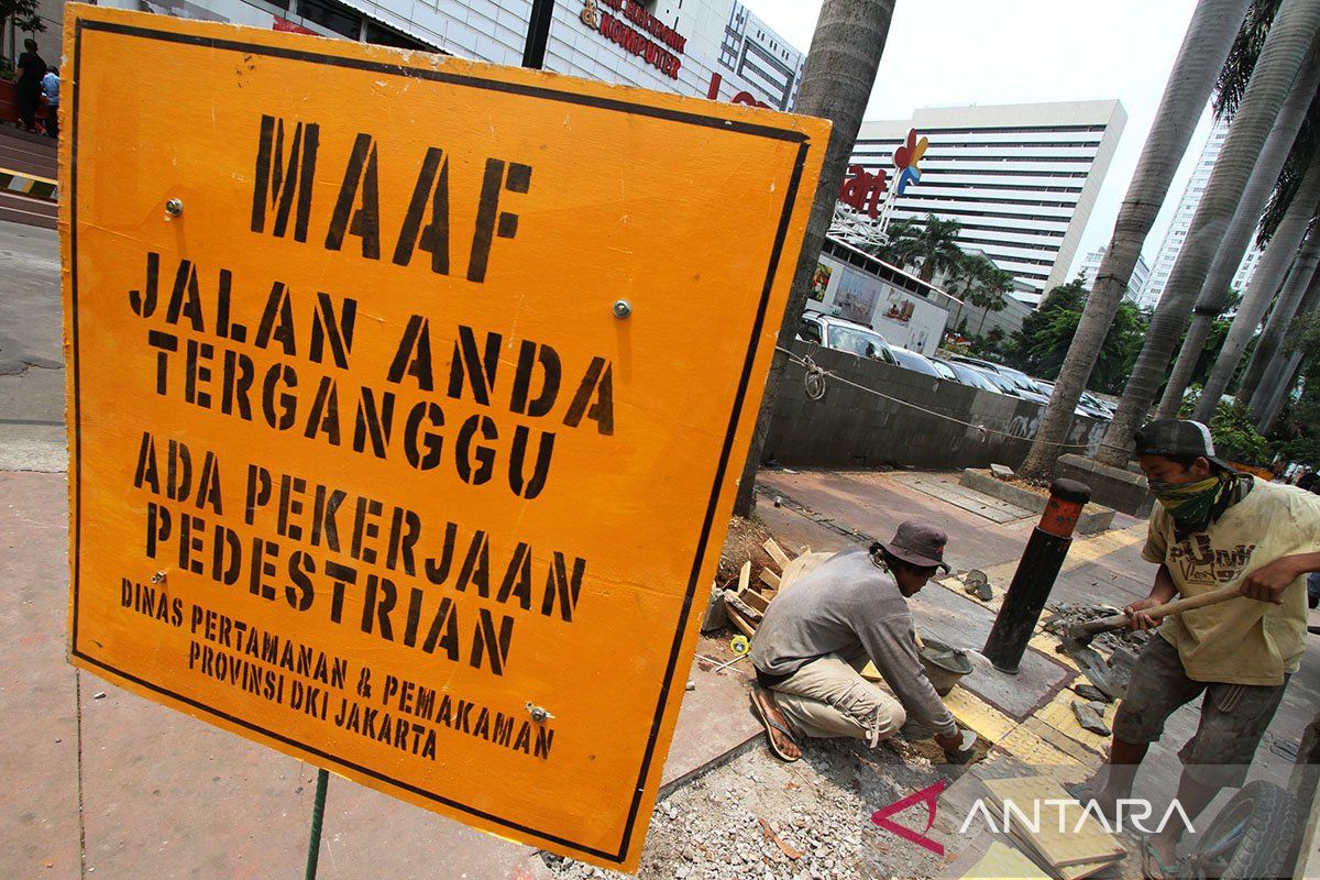 Jakarta governor vows sidewalks' repairs amid persistent challenges