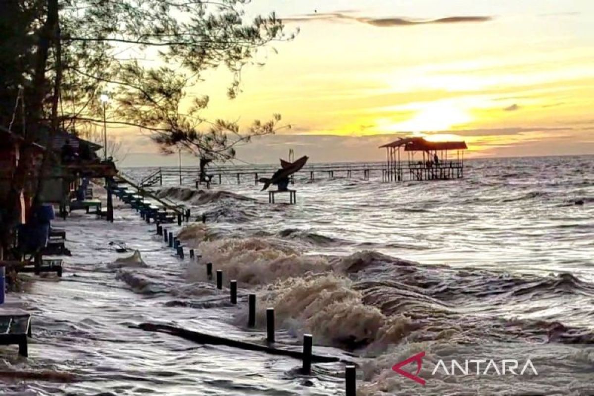 BPBD Kotim imbau masyarakat Teluk Sampit waspadai banjir rob