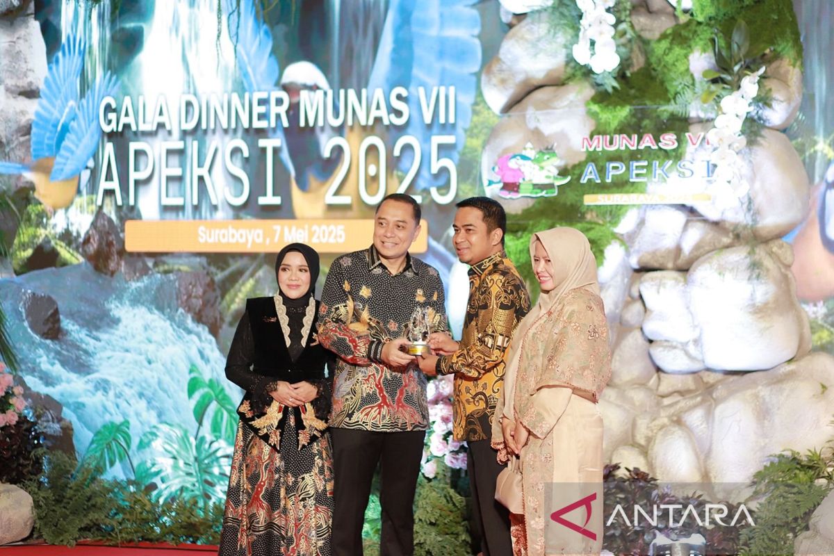 Wali Kota Solok dan istri hadiri gala dinner Munas VII APEKSI di Surabaya