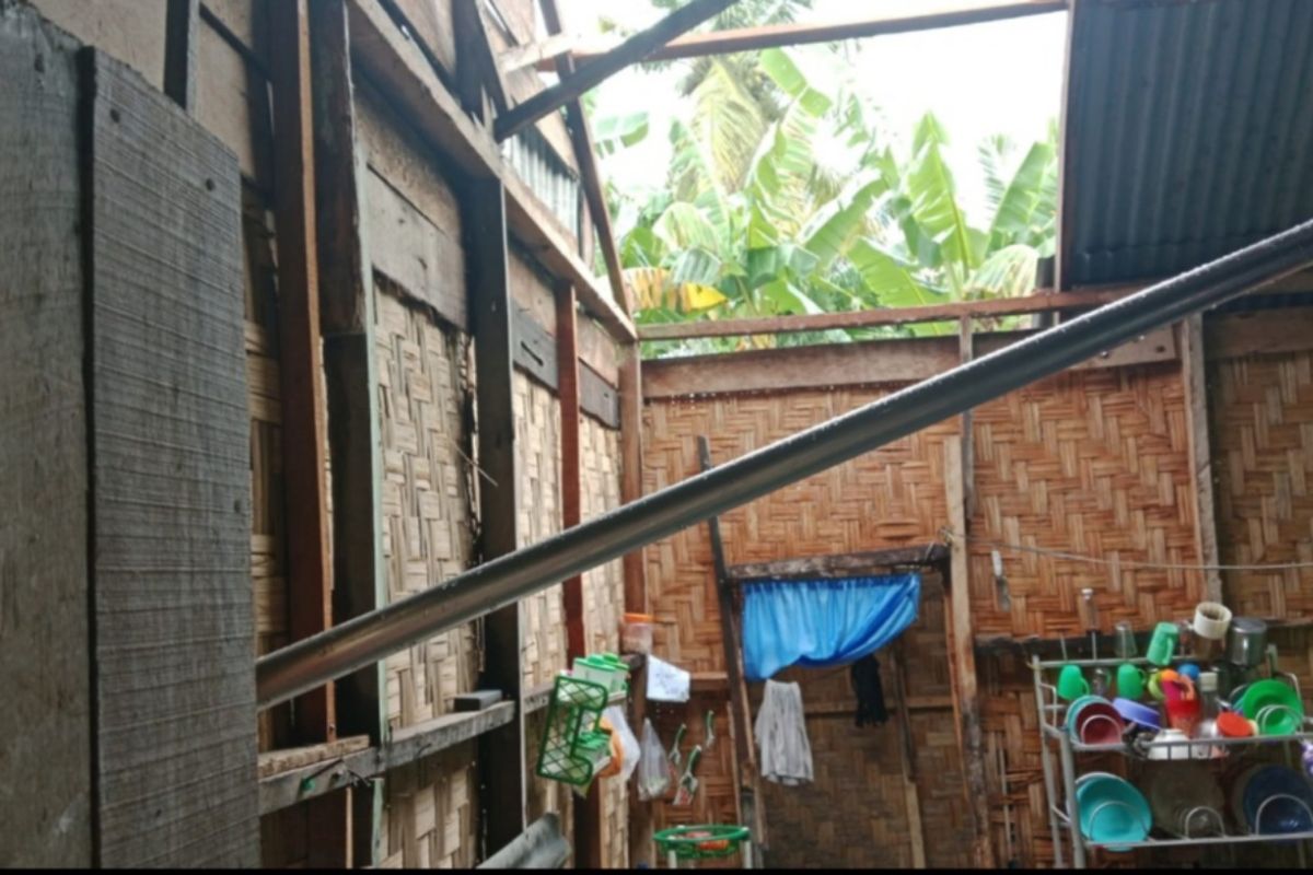Angin puting beliung rusak 17 rumah di Serdang Bedagai
