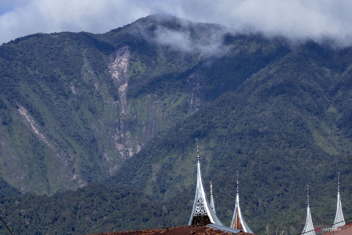 PGA catat tujuh erupsi Gunung Marapi dengan kolom abu tertinggi 1 km