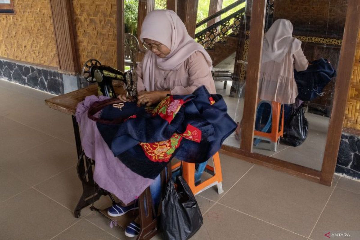 Kerajinan Selendang Kerancang Koto Gadang