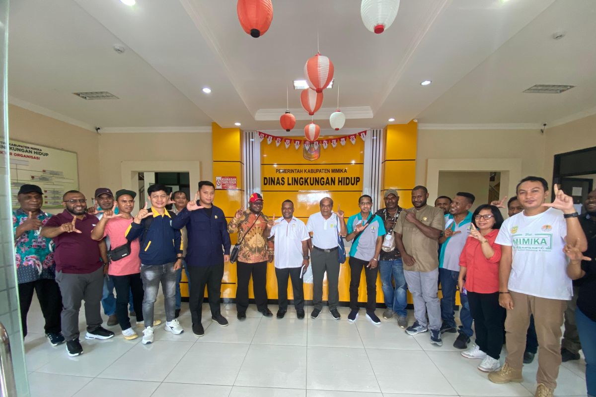 DLH Mimika turunkan 20 truk untuk mengangkut sampah 99 ton per hari