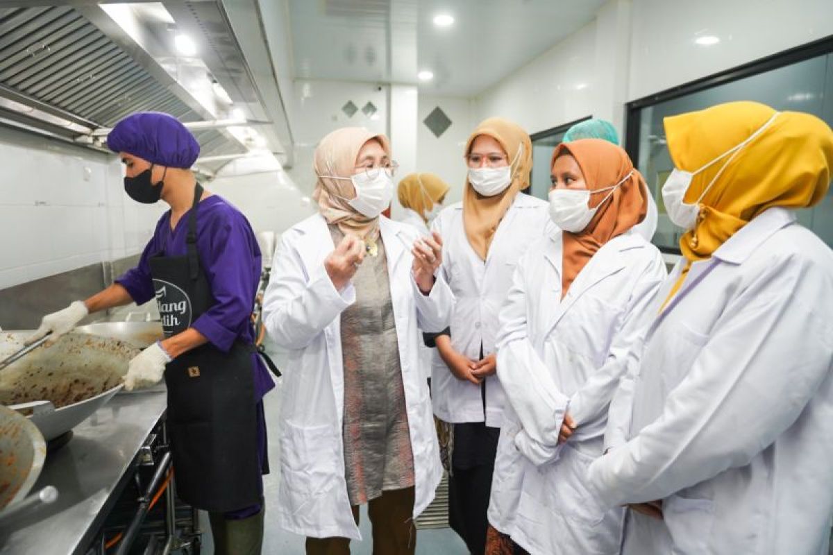 Kemenperin mendorong kontribusi IKM rendang lewat beragam program