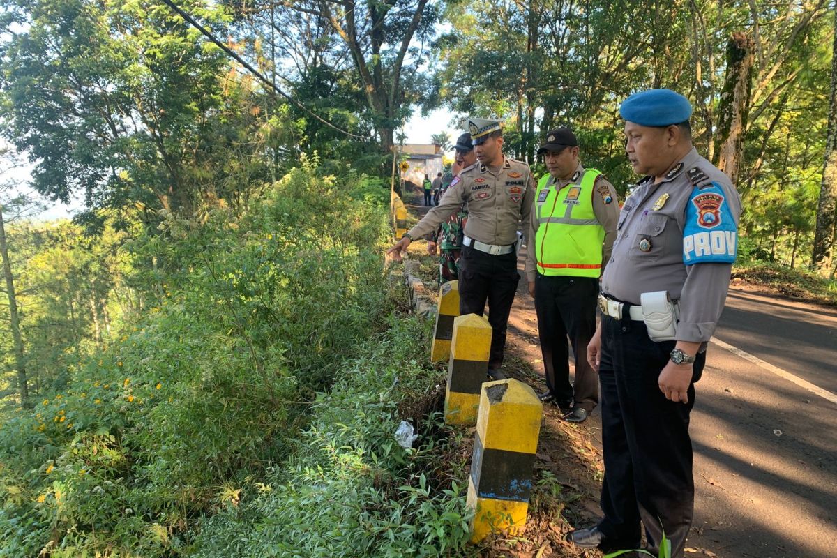 Polisi selidiki penyebab kecelakaan tunggal jip wisata di jalur Bromo