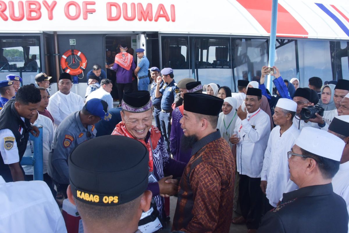 Ini pesan Bupati Bengkalis saat melepas 174 Jch ke Embarkasi Batam