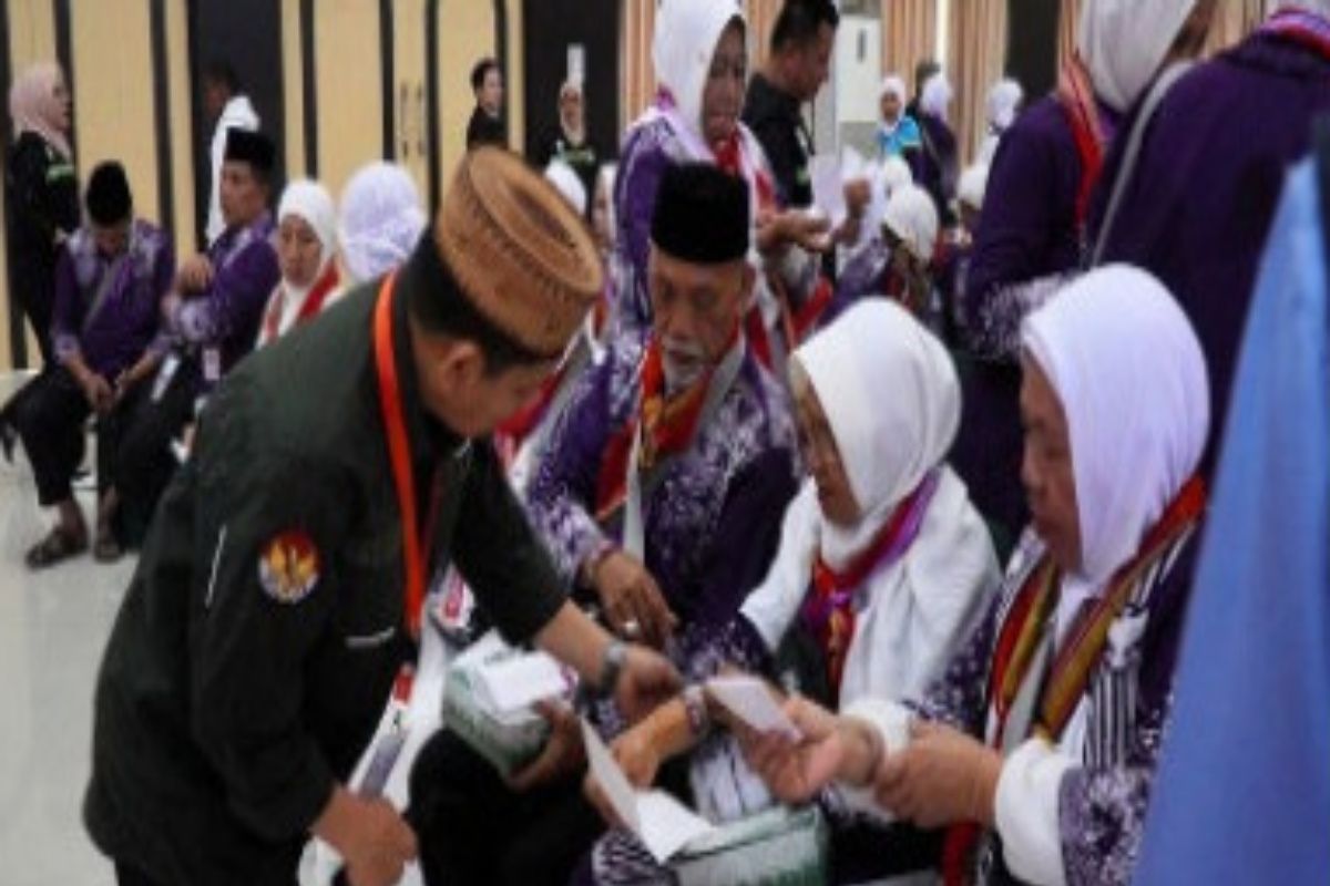 272 calon haji Sulbar berangkat menuju Madinah