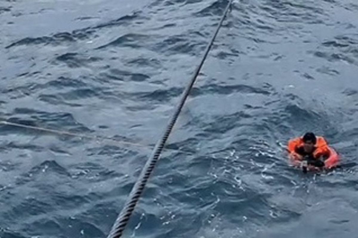 Tiga nelayan yang hanyut di Kepulauan Seribu dievakuasi