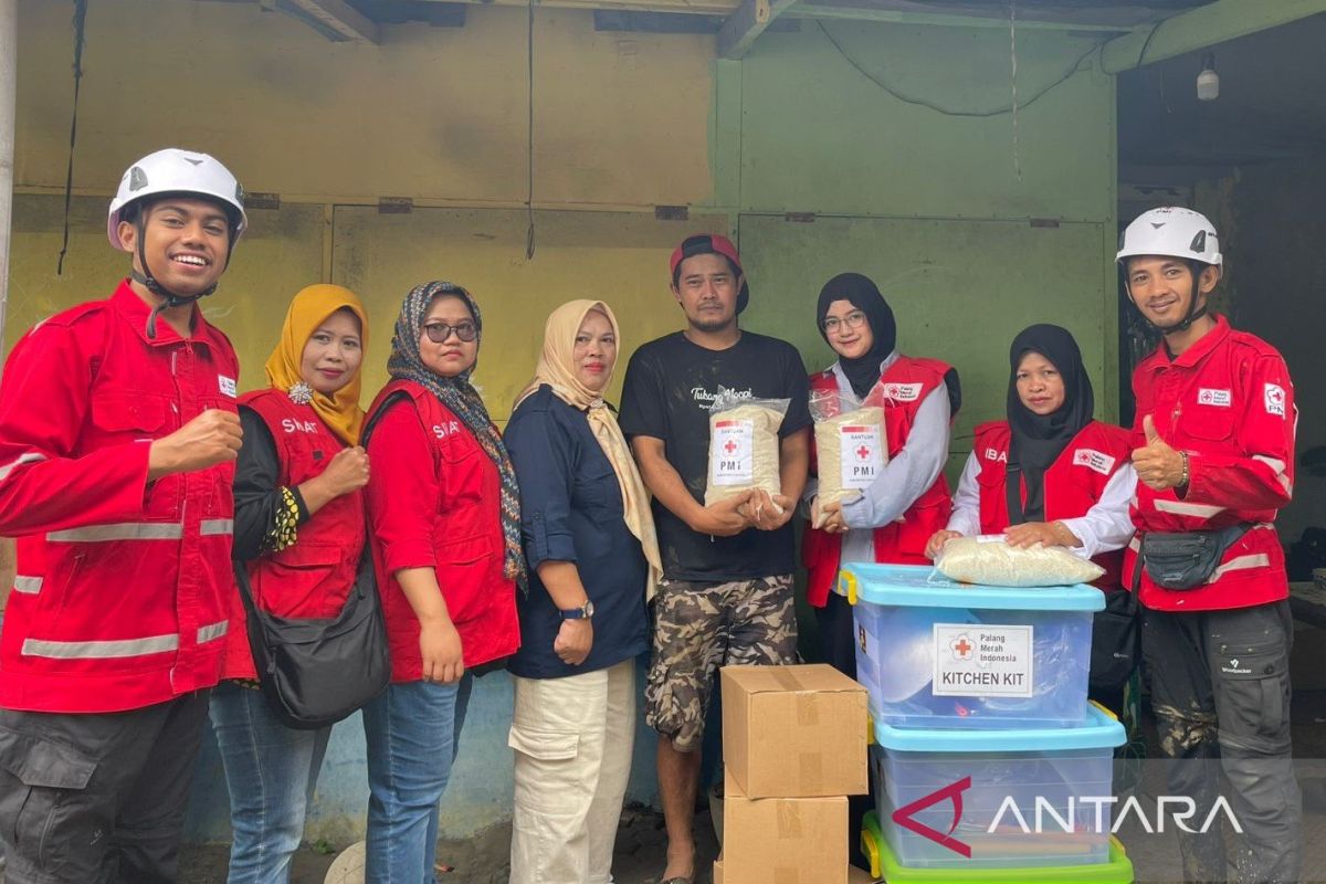 PMI Cianjur salurkan bantuan logistik untuk warga Balakang-Cipanas