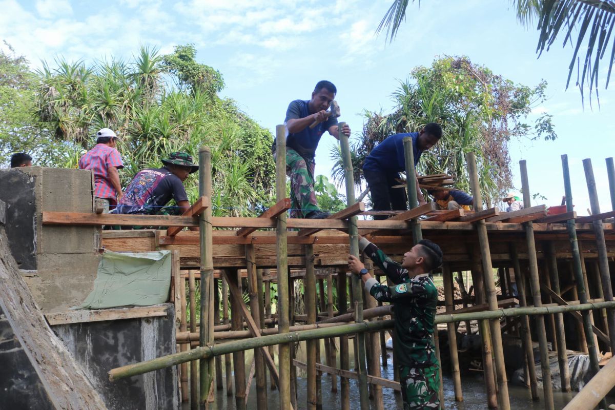 TMMD di Serang bangun jembatan untuk tingkatkan ekonomi warga