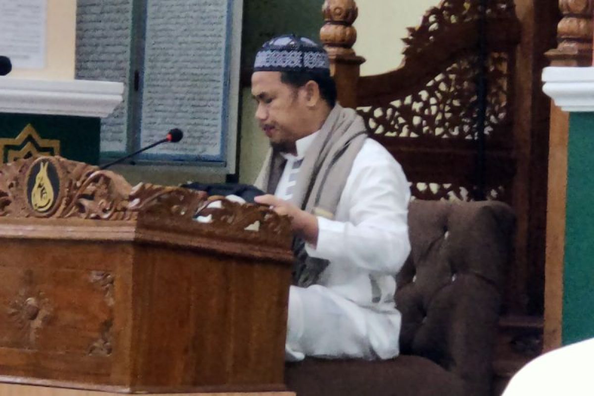 Kaum Muslim diingatkan mau bersedekah tak perlu nunggu 