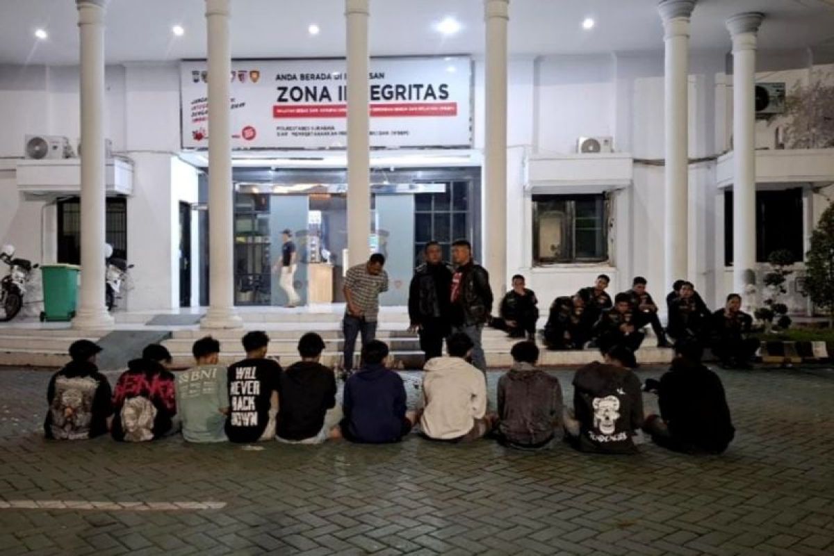 Polisi gagalkan aksi tawuran sekelompok pemuda di Surabaya